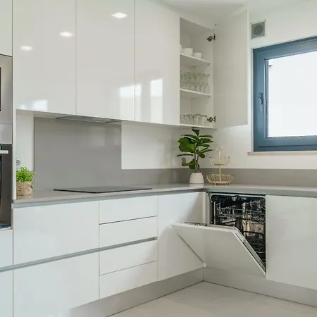 Вилла Tropical With Jacuzzi And Private Swimming Pool