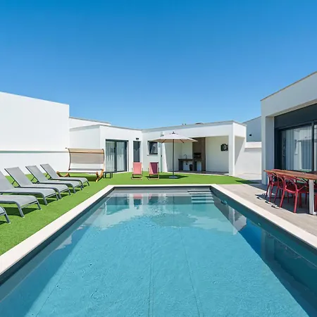 Tropical With Jacuzzi And Private Swimming Pool Santa Barbara