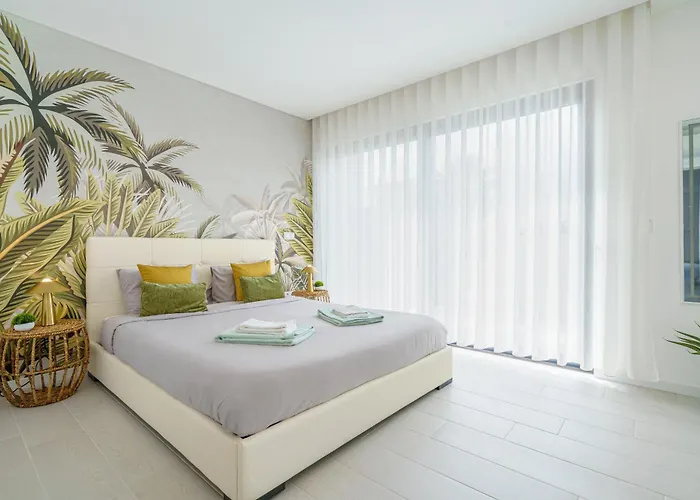 Tropical With Jacuzzi And Private Swimming Pool Villa Santa Barbara (Lisbon)