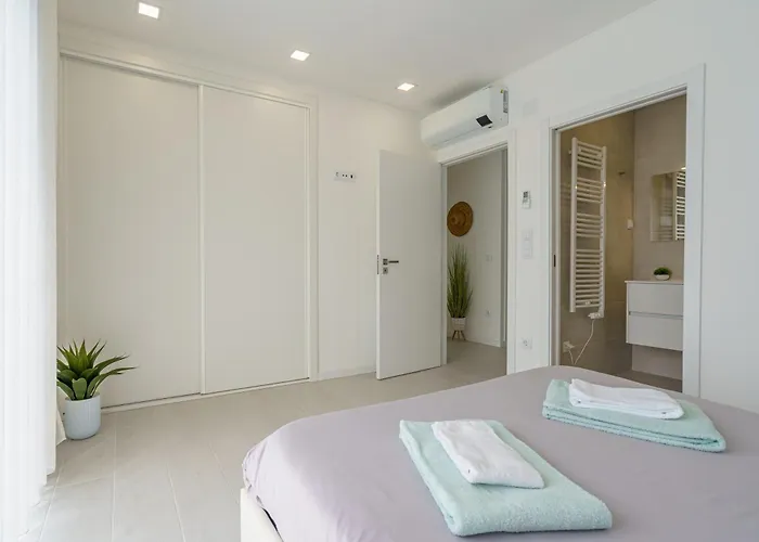 Tropical With Jacuzzi And Private Swimming Pool