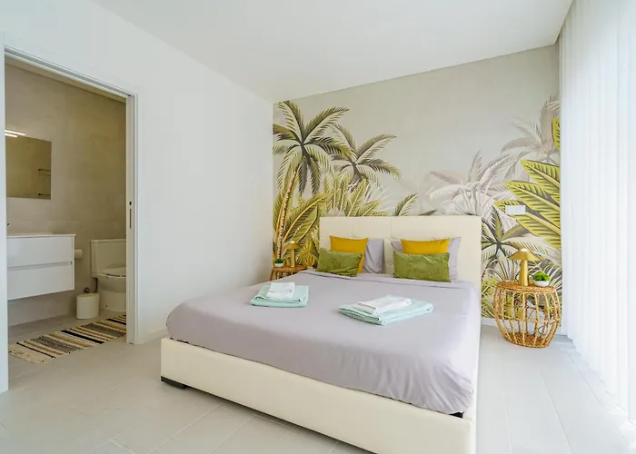 Tropical With Jacuzzi And Private Swimming Pool 别墅