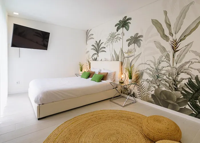 Tropical With Jacuzzi And Private Swimming Pool