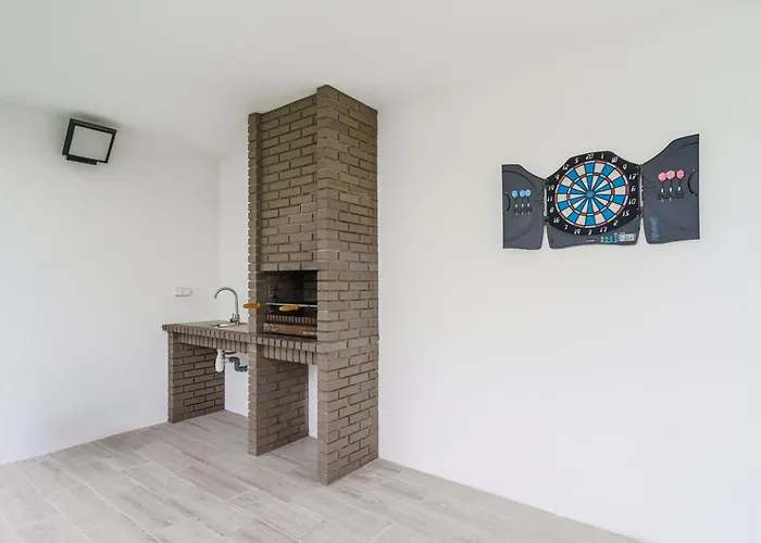 Tropical With Jacuzzi And Private Swimming Pool